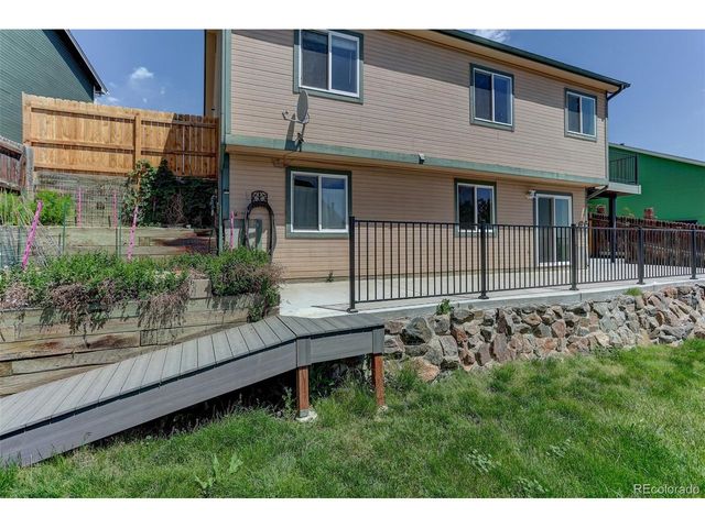 392 Eisenhower Dr, Louisville, CO 80027