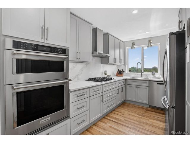 392 Eisenhower Dr, Louisville, CO 80027