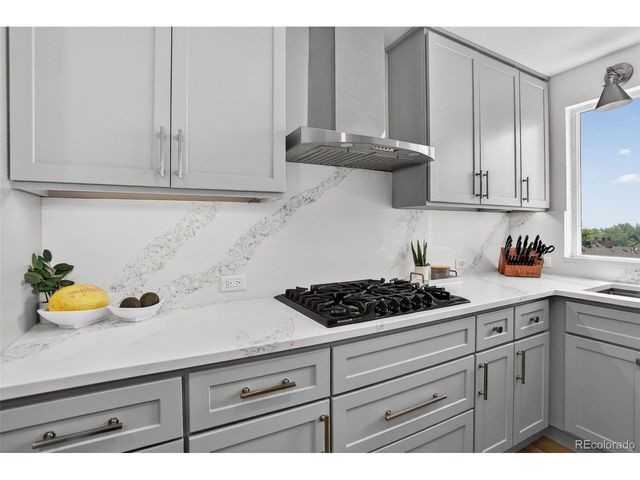 392 Eisenhower Dr, Louisville, CO 80027