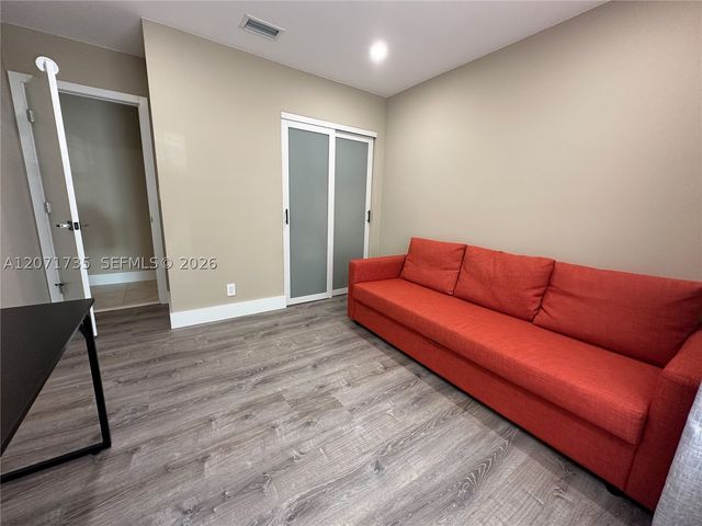 8203 NW 37th St, Coral Springs, FL 33065