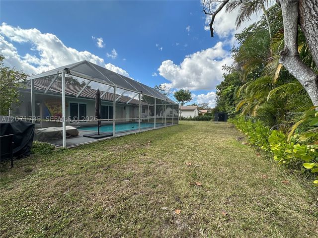8203 NW 37th St, Coral Springs, FL 33065