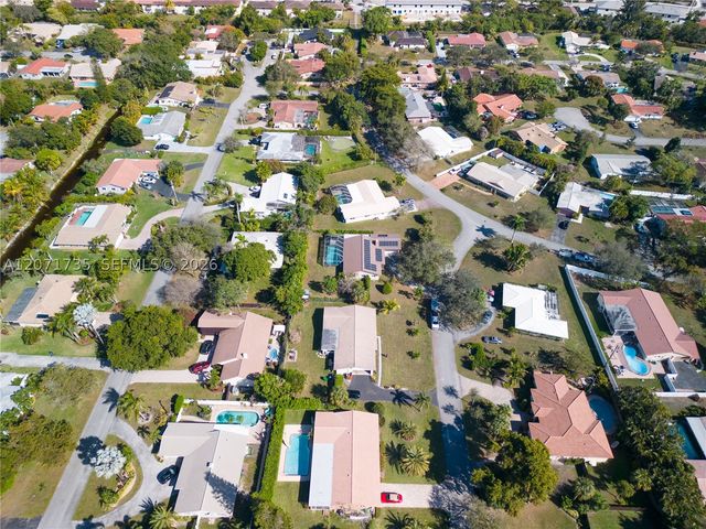 8203 NW 37th St, Coral Springs, FL 33065