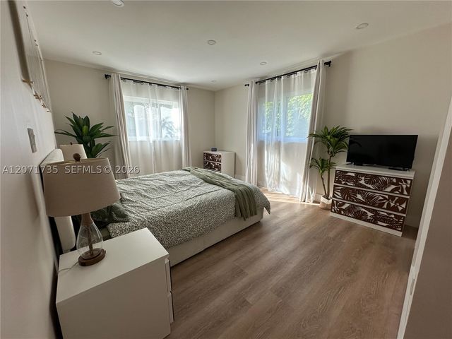 8203 NW 37th St, Coral Springs, FL 33065