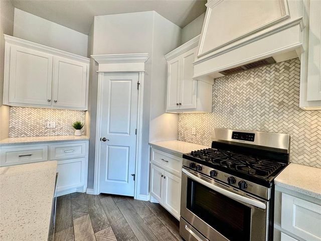 9005 Poppey Place, Yukon, OK 73099