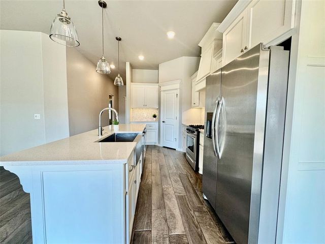 9005 Poppey Place, Yukon, OK 73099
