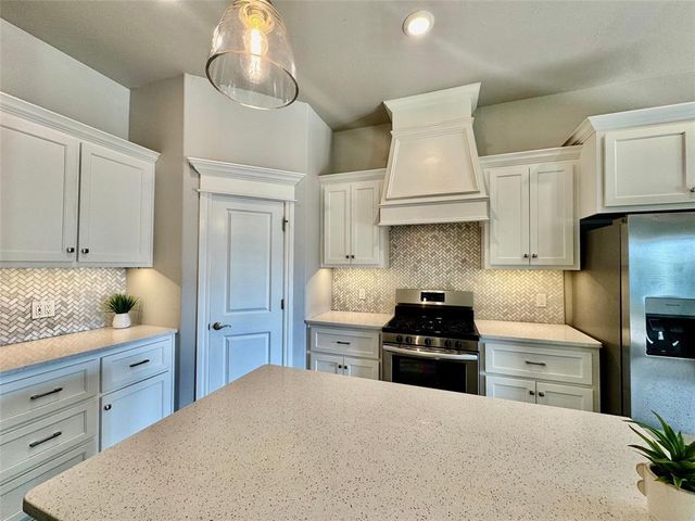 9005 Poppey Place, Yukon, OK 73099