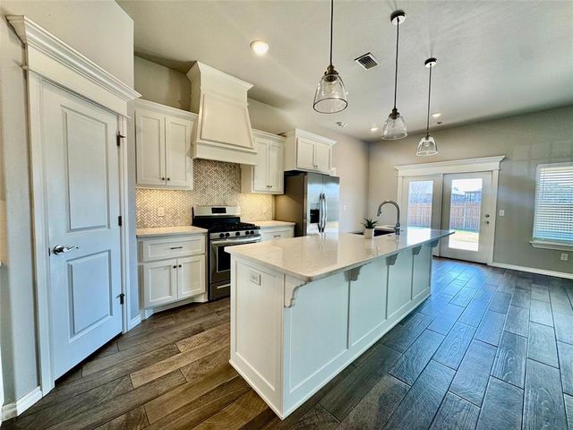 9005 Poppey Place, Yukon, OK 73099