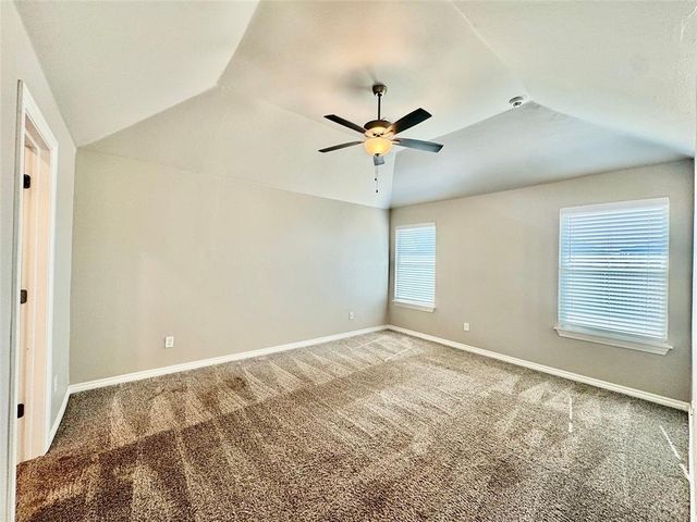 9005 Poppey Place, Yukon, OK 73099