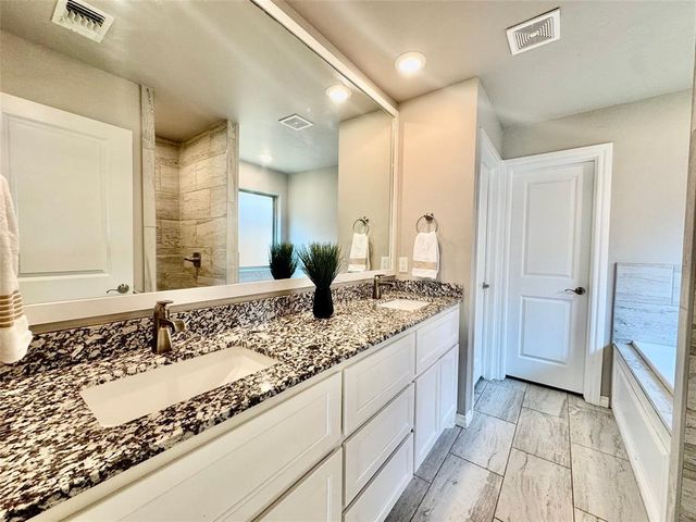 9005 Poppey Place, Yukon, OK 73099