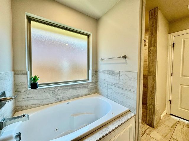9005 Poppey Place, Yukon, OK 73099