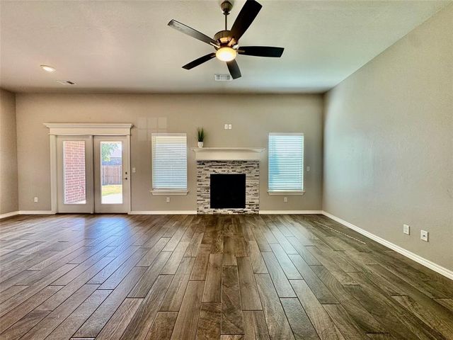 9005 Poppey Place, Yukon, OK 73099