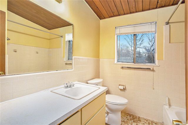 1239 Northfield Avenue NE, Grand Rapids, MI 49505