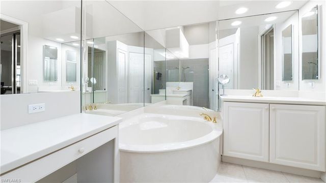 8617 Champions PT # 403, Naples, FL 34113