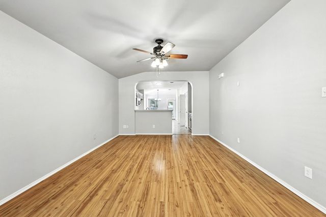1049 King Cotton LN, Round Rock, TX 78664
