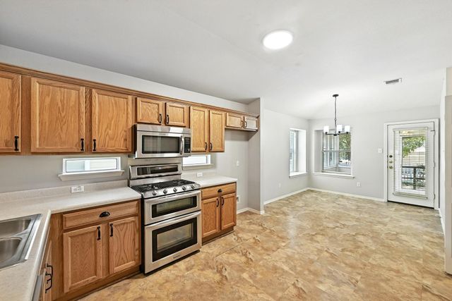 1049 King Cotton LN, Round Rock, TX 78664