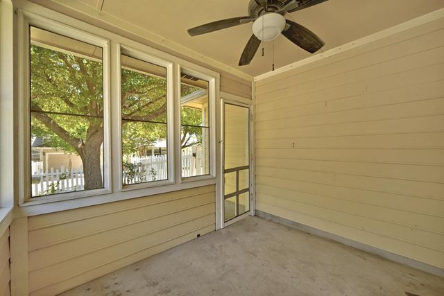 1049 King Cotton LN, Round Rock, TX 78664