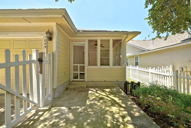 1049 King Cotton LN, Round Rock, TX 78664