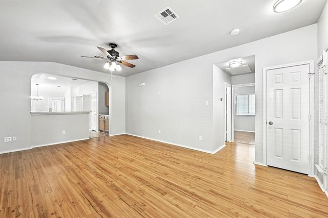 1049 King Cotton LN, Round Rock, TX 78664