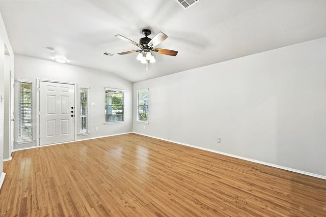 1049 King Cotton LN, Round Rock, TX 78664