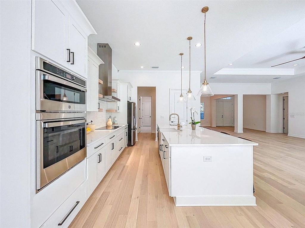 Image 6 of property listing at 18405 PURPLE CREEK LANE Lot 5, Lutz, FL 33549