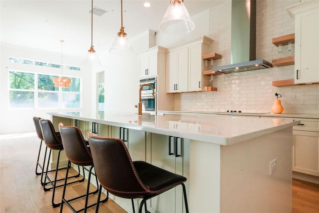 Image 10 of property listing at 18405 PURPLE CREEK LANE Lot 5, Lutz, FL 33549