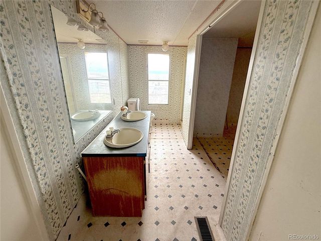 10850 County Road 45, Center, CO 81125