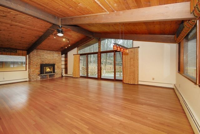 38 Woodside Rd, Harvard, MA 01451