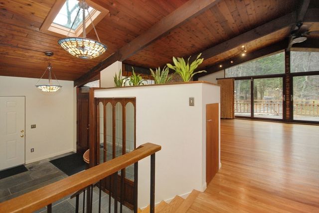 38 Woodside Rd, Harvard, MA 01451