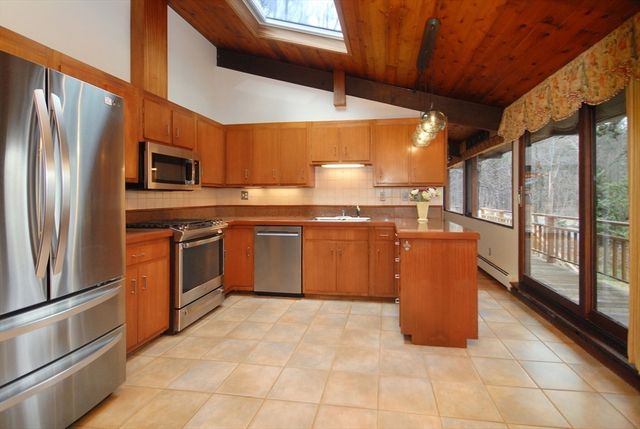 38 Woodside Rd, Harvard, MA 01451