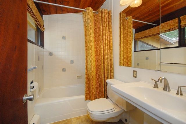 38 Woodside Rd, Harvard, MA 01451