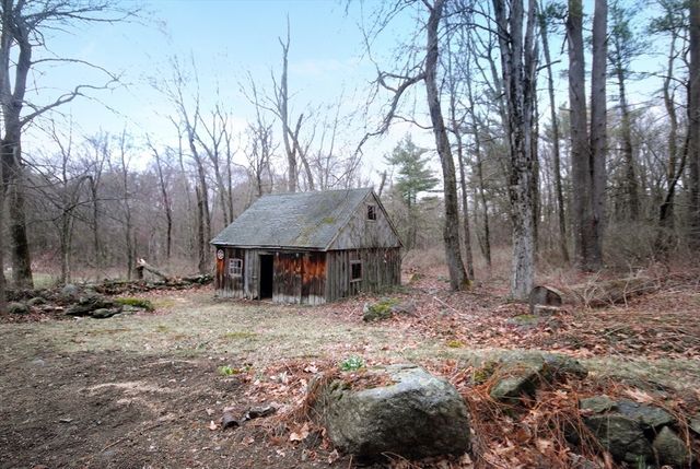 38 Woodside Rd, Harvard, MA 01451