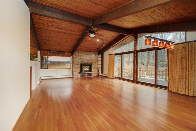 38 Woodside Rd, Harvard, MA 01451