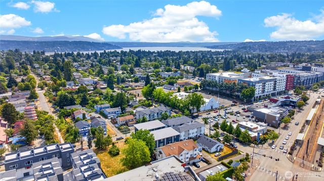 7015 42nd Avenue S, Seattle, WA 98118
