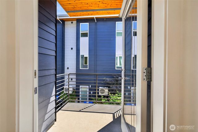7015 42nd Avenue S, Seattle, WA 98118