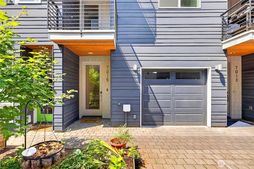 7015 42nd Avenue S, Seattle, WA 98118