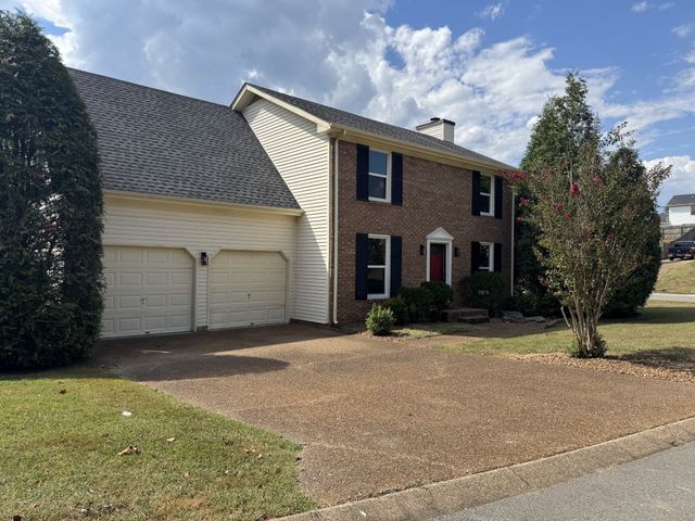 1200 Springwood Dr, Old Hickory, TN 37138