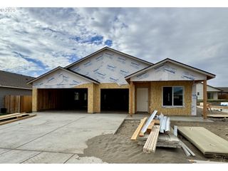 484 Arthur St, Umatilla, OR 97882