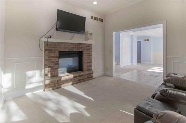 1219 Pembrooke Drive, Warrensburg, MO 64093