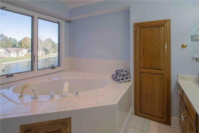 1219 Pembrooke Drive, Warrensburg, MO 64093