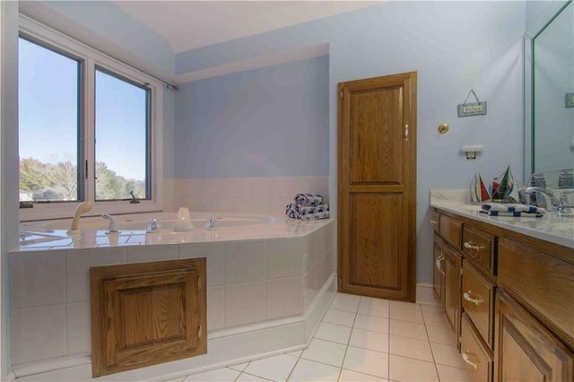 1219 Pembrooke Drive, Warrensburg, MO 64093