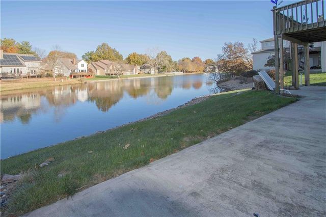 1219 Pembrooke Drive, Warrensburg, MO 64093