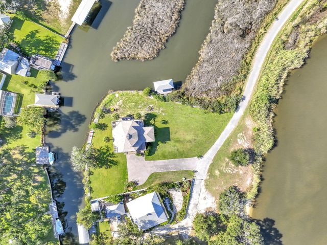 284 Grove Lane, Freeport, FL 32439