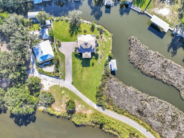 284 Grove Lane, Freeport, FL 32439