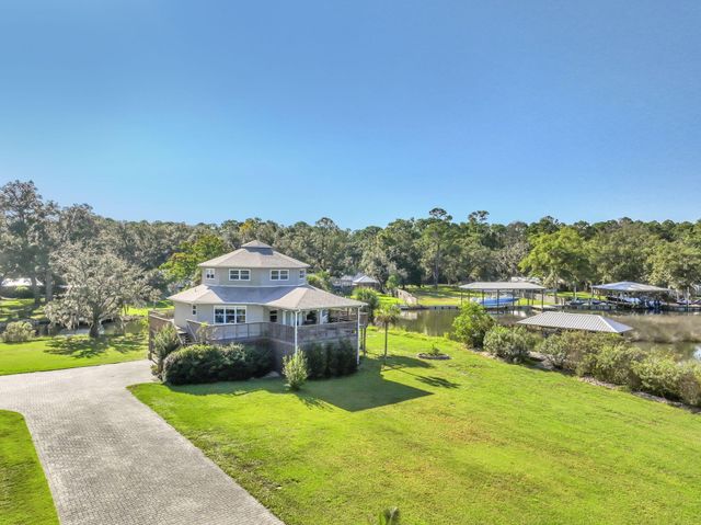 284 Grove Lane, Freeport, FL 32439