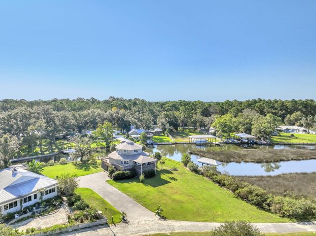 284 Grove Lane, Freeport, FL 32439