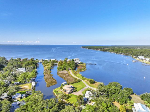 284 Grove Lane, Freeport, FL 32439