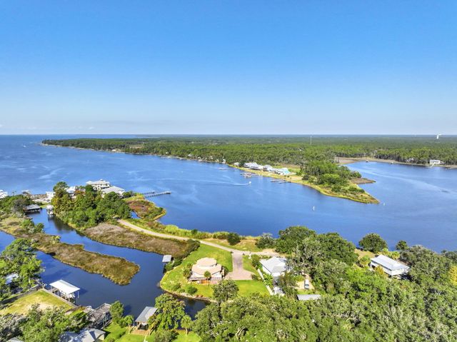 284 Grove Lane, Freeport, FL 32439