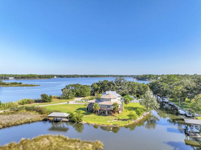 284 Grove Lane, Freeport, FL 32439