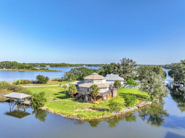 284 Grove Lane, Freeport, FL 32439