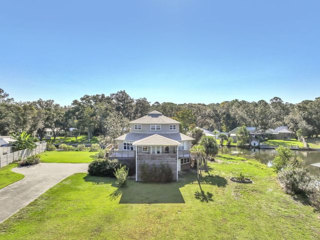 284 Grove Lane, Freeport, FL 32439